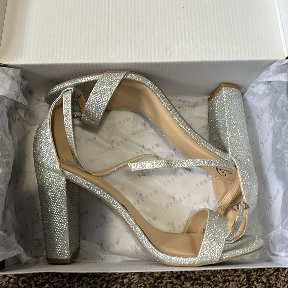 Windsor Glittering Silver Heels ✨ - Picture 4 of 7